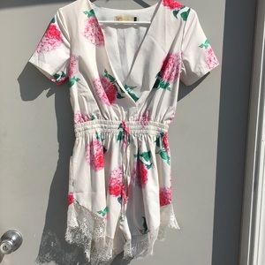 Selling this beautiful romper for super cheap!